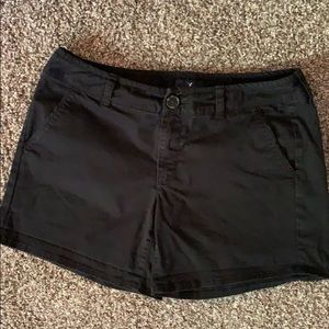 American Eagle Midi Black Shorts